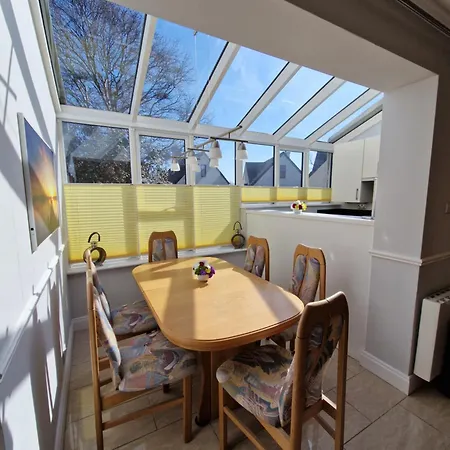 Rest And Recharge At 12 Glen Clifden